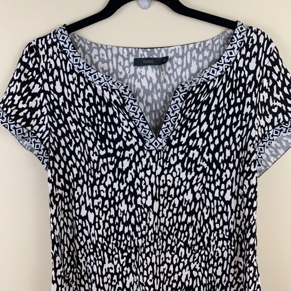VICI asymmetrical hem tribal/animal v neck top - Picture 2 of 9